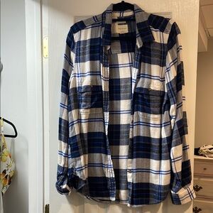 American Eagle Outfitters Blue and White Casual Button Down Shirt